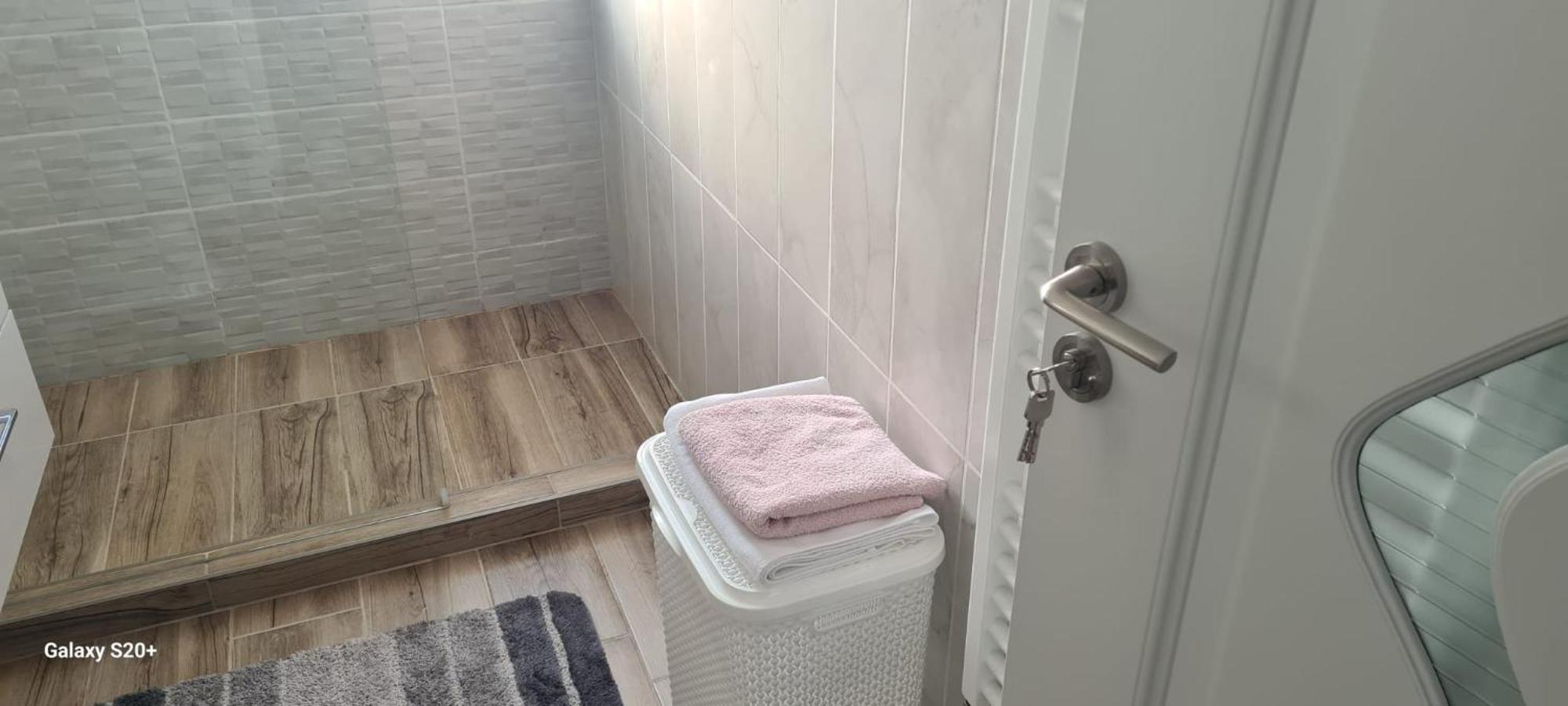 Apartament Lucian Apartment Ramnicu Valcea Exterior photo